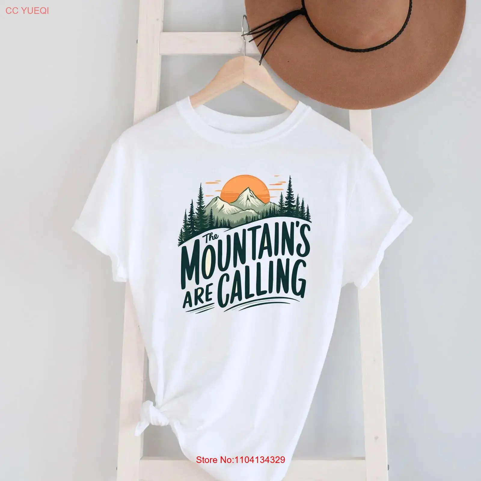 Outdoor Adventure Quotes Short - Die Berge rufen: Landschafts-T-Shirt mit motivierendem